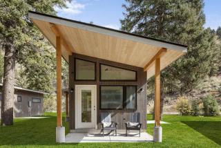 Modern Cabin Stay Hike Bike Base GuanellaPass - 6