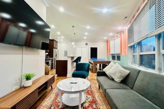 Pool Table Free Parking Sleeps 8 - Chicago - 5