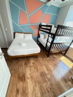 Pool Table Free Parking Sleeps 8 - Chicago - 3