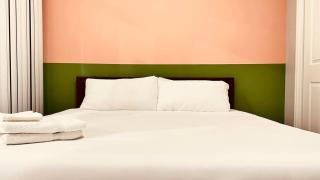 Pool Table Free Parking Sleeps 8 - Chicago - 2