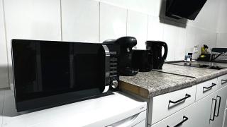 Kassel - Modernes Apartment in Fuldatal mit Parkplatz & WLAN - OneN8 - Fuldatal - 3