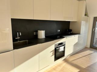 Modern 4 Bedroom Penthouse with Free Parking - Wenen - 8