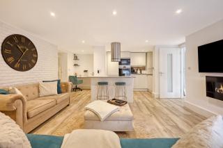 Luxury 2 Bedroom Apartment with Private Terrace & Parking - Wanstead, Escape London in London - Londra - 5