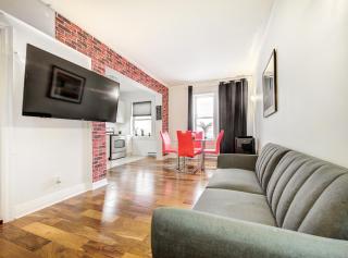 Cozy &Stylish 2Br condo 2min from bell center - Montréal - 0