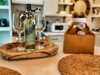 Walk to Best Eats and Shops and Stay in Style - 5