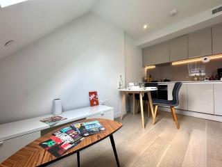 Prime Location! Cozy Stay by Riverside,Tube, Shops - 3