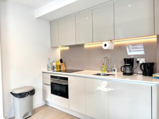 Prime Location! Cozy Stay by Riverside,Tube, Shops - 5