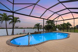Heated Pool and Backs onto Freshwater Lake - Billie - Cape Coral - 0
