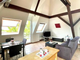 Beautiful Top Floor Apartment with Lake View - 5