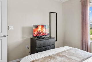 Amazing 4 Bedrooms- Near Disney - 1