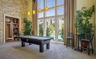 New Elegant 1BR Retreat Heated Pool Gym & Sauna - Reno - 2