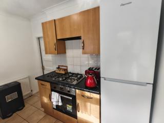 Lovely Apartment With Private Garden & Parking - Borehamwood - 9