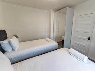 Lovely Apartment With Private Garden & Parking - Borehamwood - 6