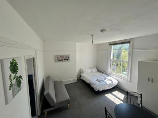Tranquil Studio in Croydon - South Norwood - 0