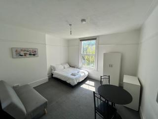 Tranquil Studio in Croydon - South Norwood - 5