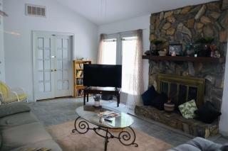 Cozy Cabin on 1 acre wooded lot - in Apex near Raleigh - Apex - 2
