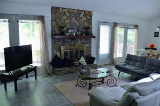 Cozy Cabin on 1 acre wooded lot - in Apex near Raleigh - Apex - 3