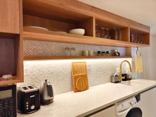 Boutique Guest House - New Reno - Kitchenette-Bathroom-Washer&Dryer - Auckland - 6