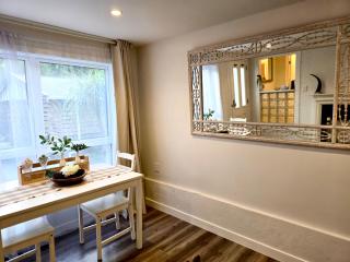 Boutique Guest House - New Reno - Kitchenette-Bathroom-Washer&Dryer - Auckland - 3