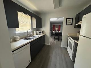 A lovely 2 bedroom 2 bath homes next to I10 - Tallahassee - 0