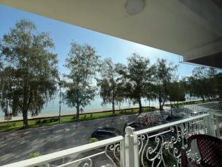 Blue Lake Apartment - 0
