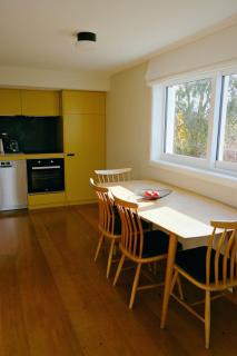 Kowhai Apartment - private opposite golf course central Wanaka - Wanaka - 9