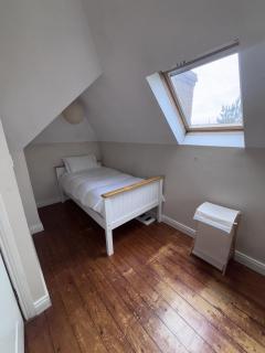 Beachside Bliss 3 Bedroom Retreat with Garden - 5