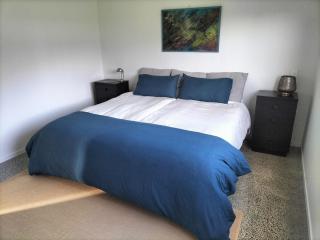 Modern Barn Retreat - Entire Ground Floor - Whakapirau - 9
