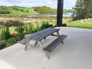 Modern Barn Retreat - Entire Ground Floor - Whakapirau - 6