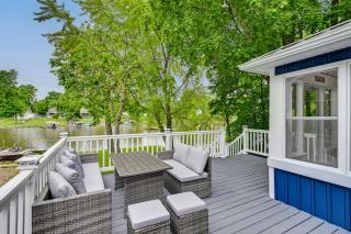 Lakefront Getaway with Private Dock in Colon! - Colon - 0