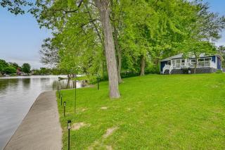 Lakefront Getaway with Private Dock in Colon! - Colon - 9