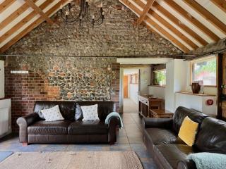 Oyster Barn sleeps six, North Norfolk - Roughton - 1