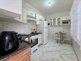 Casa ao lado da Av Das Cataratas com quintal - Foz do Iguaçu - 1