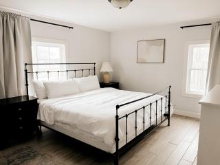 Aesthetic ranch style home with modern furnishings - Troy - 8