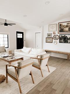 Aesthetic ranch style home with modern furnishings - Troy - 6