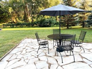 Aesthetic ranch style home with modern furnishings - Troy - 2