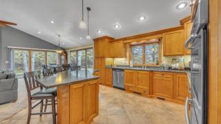 Beautiful private home in the woods BONUS Hot Tub - Plymouth - 5