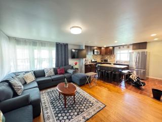 COZY Great Entire 8BR Home in Alexandria - Alexandria - 0