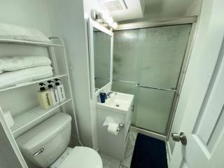 COZY Great Entire 8BR Home in Alexandria - Alexandria - 2
