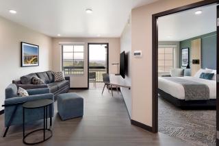 ClubHouse Hotel & Suites Rapid City - 1