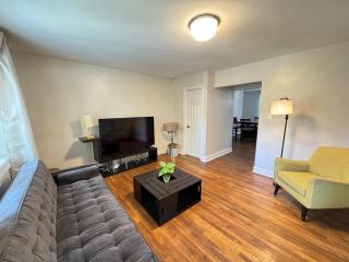 Spacious Cozy Entire House in DC - 9