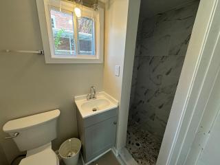 Spacious Cozy Entire House in DC - 8