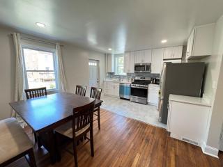 Spacious Cozy Entire House in DC - 7