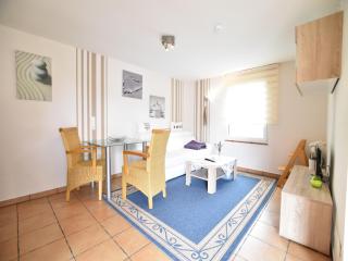 Bungalow near Baltic Sea & Timmendorf Beach, cleaning included - Poel - 3