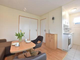 Bungalow by Baltic Sea Sandy Beach, cleaning included - Boltenhagen - 3