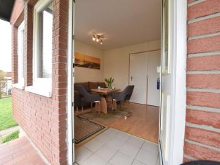 Bungalow by Baltic Sea Sandy Beach, cleaning included - Boltenhagen - 5
