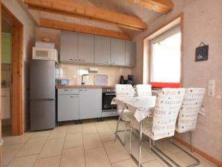 Chalet by Ruehn Lake with BBQ, cleaning included - Rühn - 8