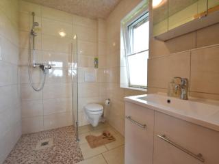 Chalet by Ruehn Lake with BBQ, cleaning included - Rühn - 1
