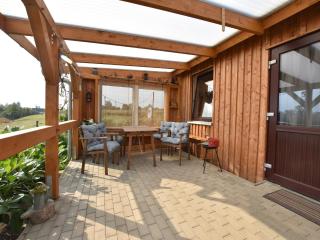 Chalet by Ruehn Lake with BBQ, cleaning included - Rühn - 5