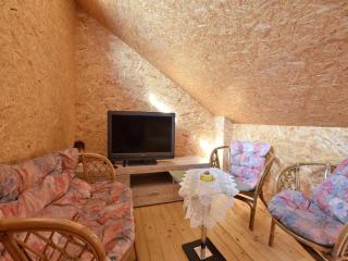 Chalet by Ruehn Lake with BBQ, cleaning included - Rühn - 3